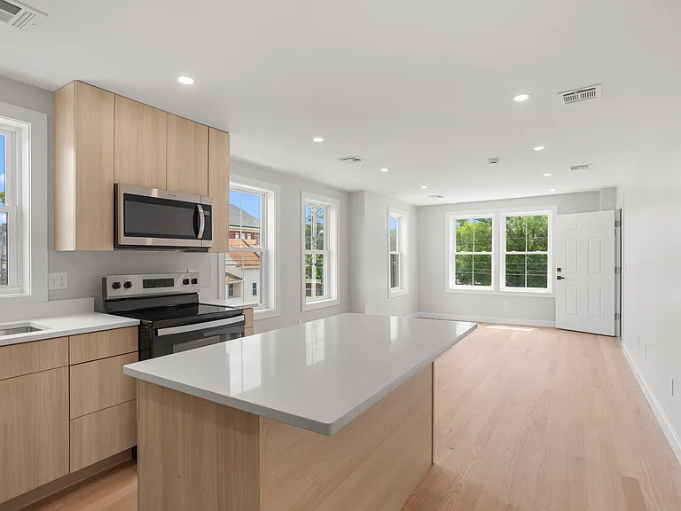 90 Berkshire St #3 — Photo 7