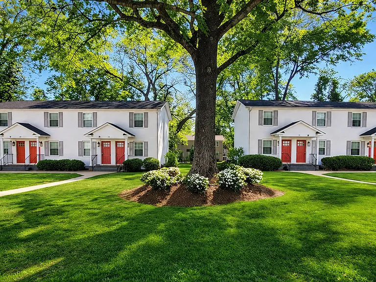 2 Bed/ 1 Bath Downtown Greenville Townhome Available! — Photo 3