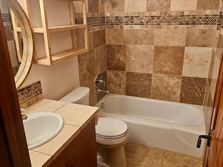 3866 Holiday Curve Dr — Photo 8