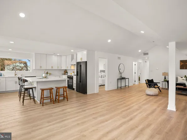 476 Maple Leaf Dr, Edgewater, MD 21037