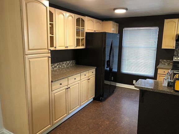 5th image of 2620 Gold St
