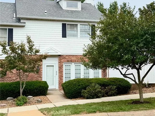 212 Carriage Ct, Washington, MO 63090