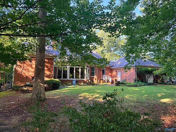 3rd image of 20 Savannah Cir