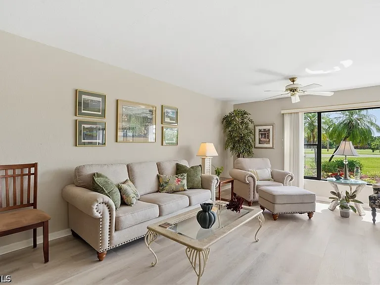 5905 Trailwinds Dr #816 — Photo 3