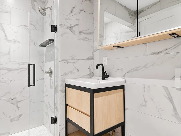 207 E 4th St #4C — Photo 5