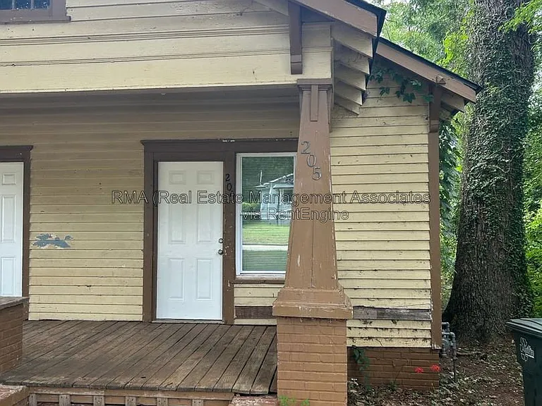 205 W Tinsley St — Photo 1