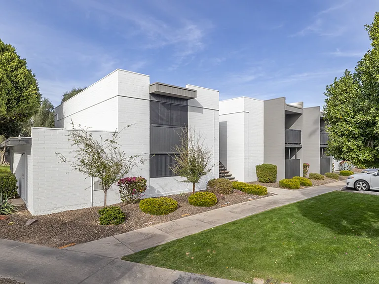 Emerald Apartments — Photo 20