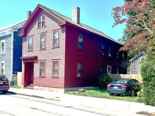 33 Elm St, Newport, RI 02840