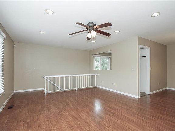 5th image of 1063 Hampton Hbr #1063