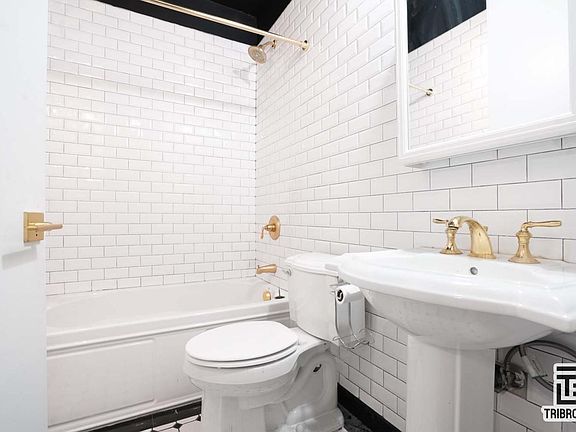 5th image of 489 Washington Ave #2L