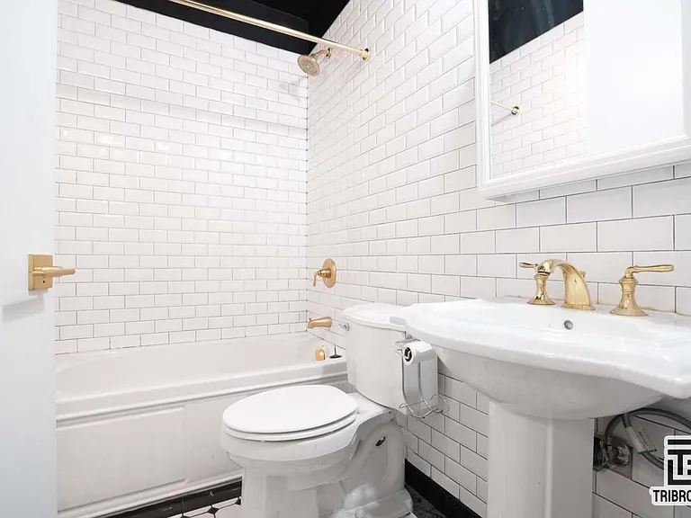 489 Washington Ave #1R — Photo 10