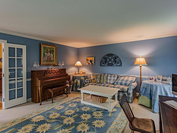3rd image of 2474 Laurel Ave