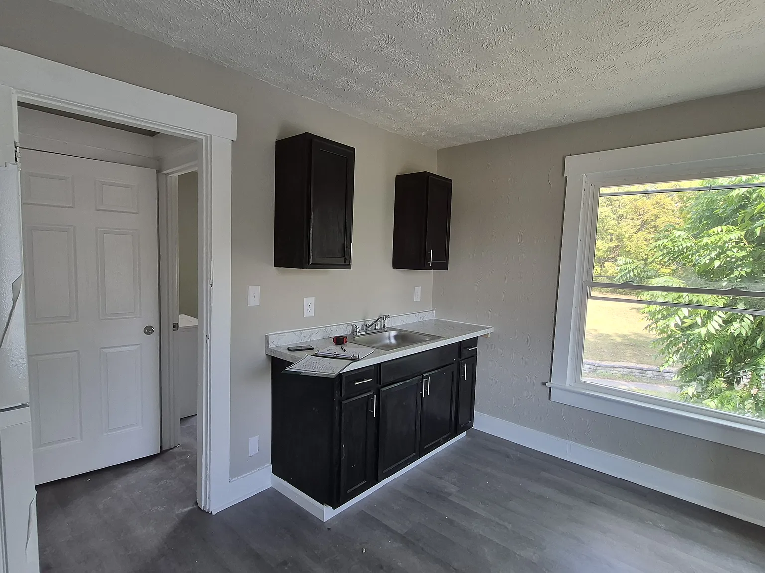 912 Riverview Ter — Photo 3