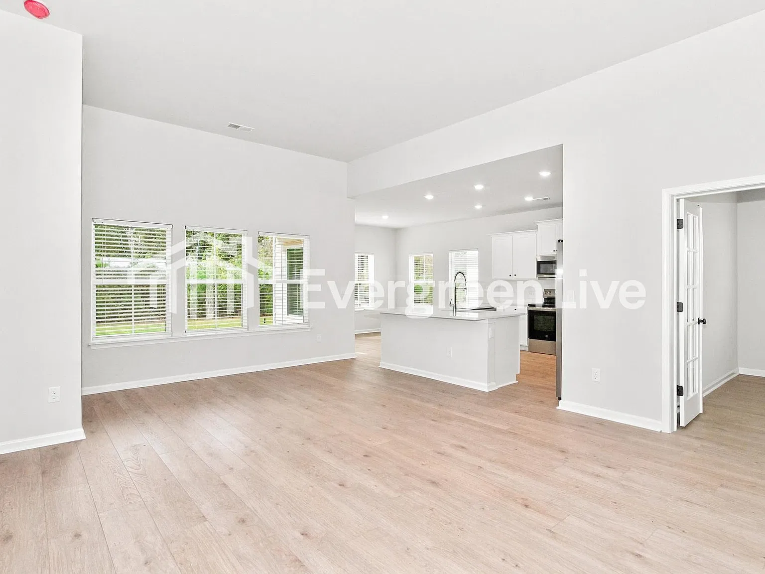3 bed, 2.0 bath, 1748 sqft, $1,995 — Photo 2