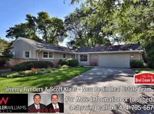 15265 Heather Hill Dr, Brookfield, WI 53005