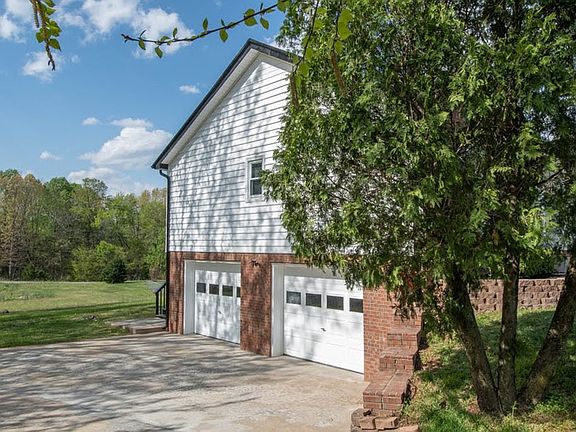 5th image of 732 Brownsville Ct