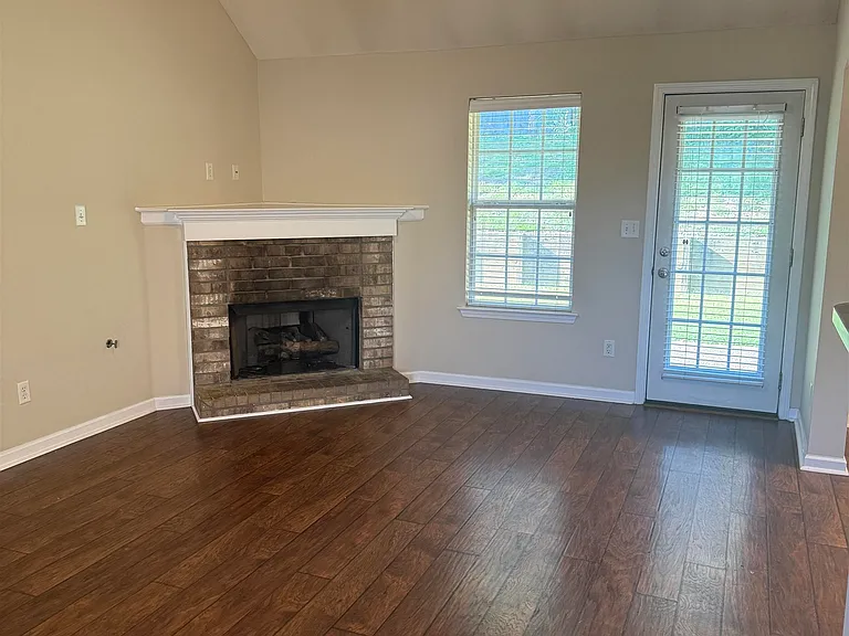 10389 Redmond Dr — Photo 10