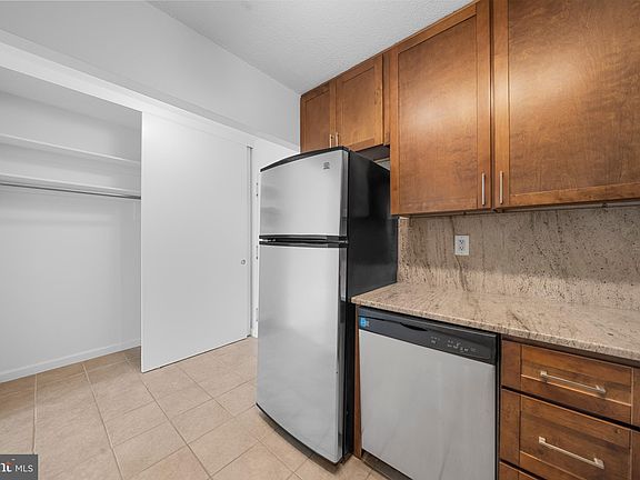 5th image of 2059 Huntington Ave APT 1410