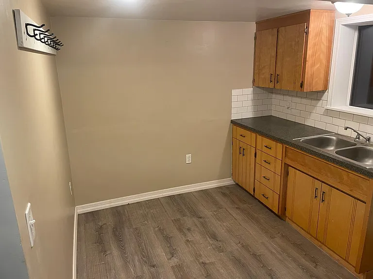 324 Division St SW #BASEMENT — Photo 7