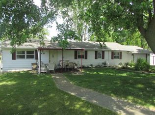621 N 5th St, North Webster, IN 46555