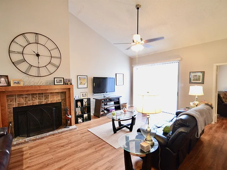 7655 S Braeswood Blvd #26 — Photo 5
