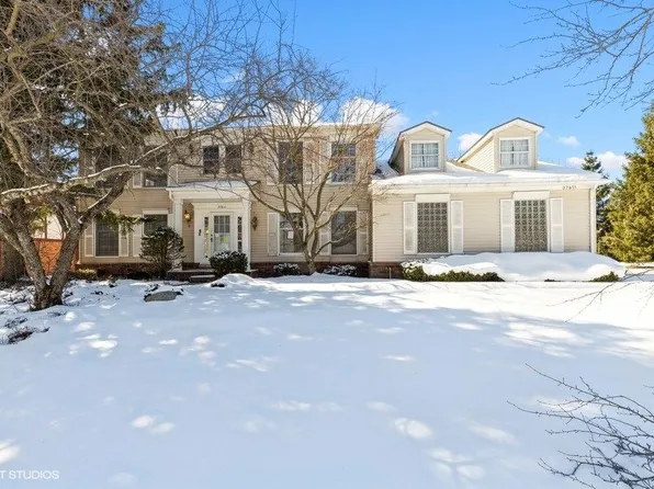 37611 Baywood Dr, Farmington Hills, MI 48335