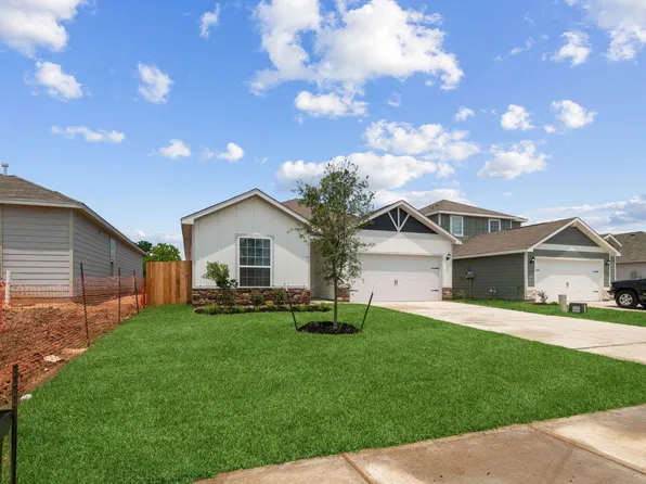 345 Fastboy Ln, Waller, TX 77484