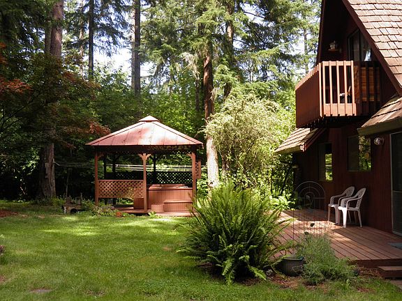 Gazebo with Hottub