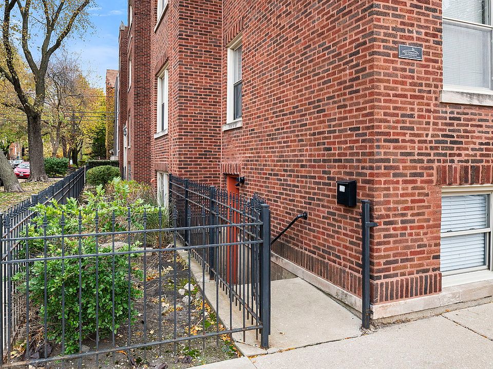 2nd image of 2021 N Leavitt St APT G
