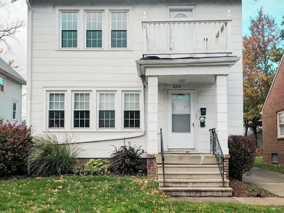 1st image of 2208 Wyandotte Ave