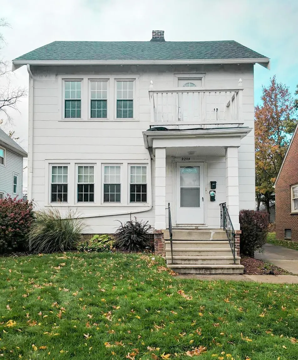 2208 Wyandotte Ave photo 1