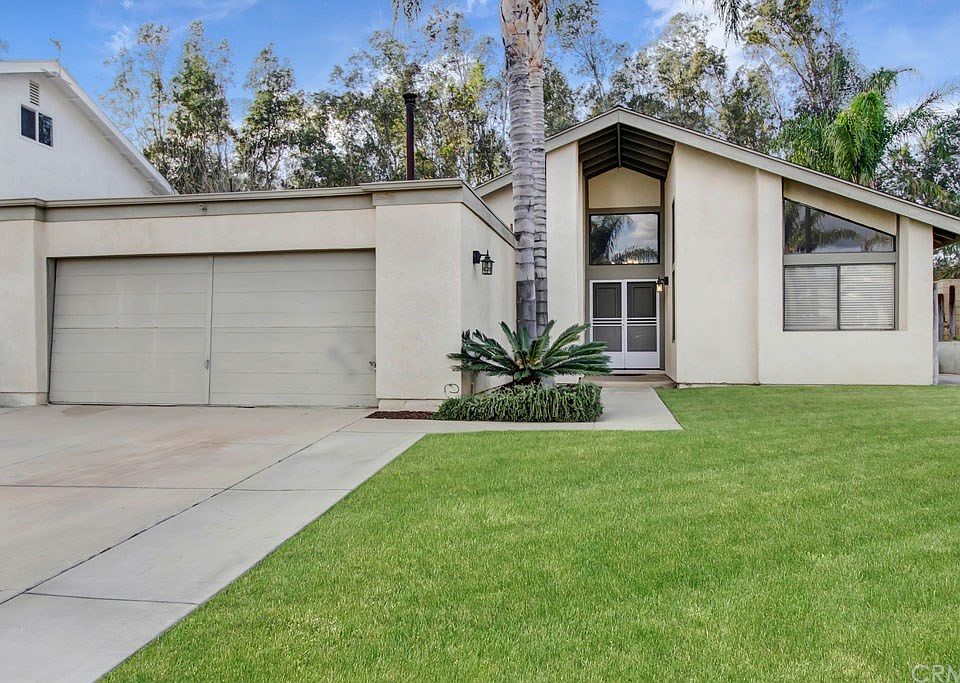 1st image of 5869 Grinnell Dr