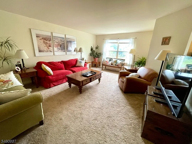 3 bed, 2.5 bath, 2264 sqft, $3,500 — Photo 4