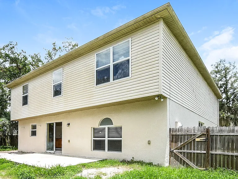 2047 Galahad Dr — Photo 17