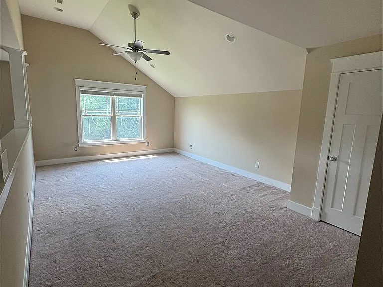 3001 Foust Dr — Photo 3