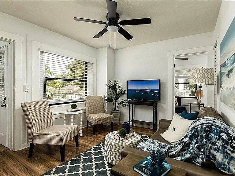 2 bed, 910 sqft, $2,000 — Photo 2