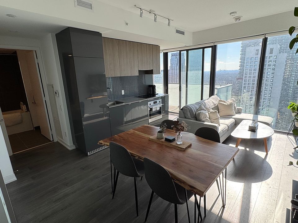 1st image of 161 Roehampton Ave #3902