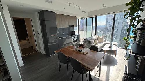 161 Roehampton Ave Photo 1