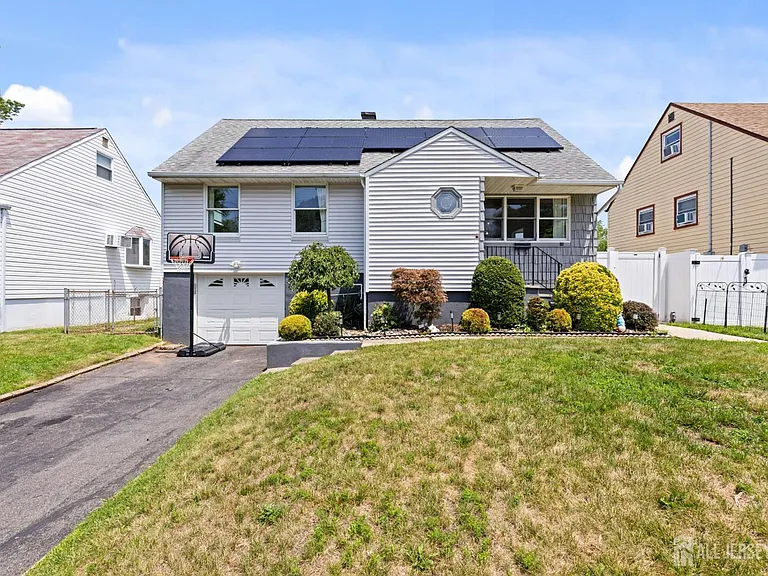 90 Maryknoll Rd — Photo 1