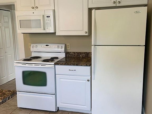 4th image of 2412 Indianola Ave