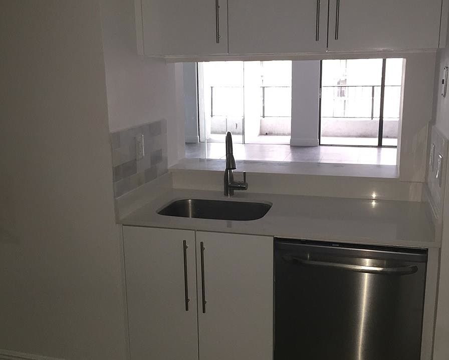 1st image of 555 NE 15th St APT 12B