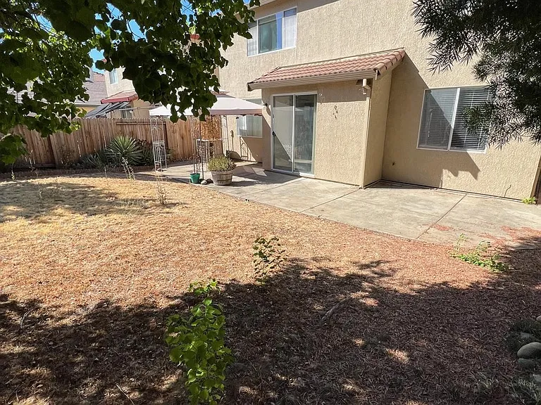2247 Railway Cir — Photo 32