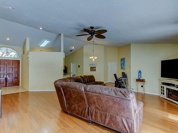 5th image of 9315 Hampshire Park Dr