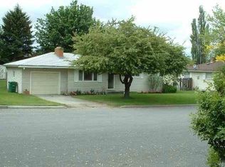 818 S Warren Rd, Veradale, WA 99037