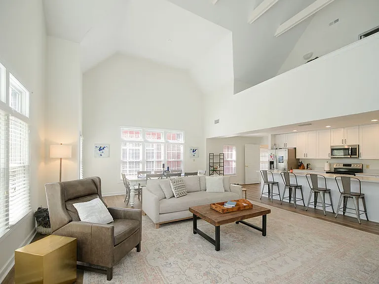 183 Herman Melville Ave — Photo 5