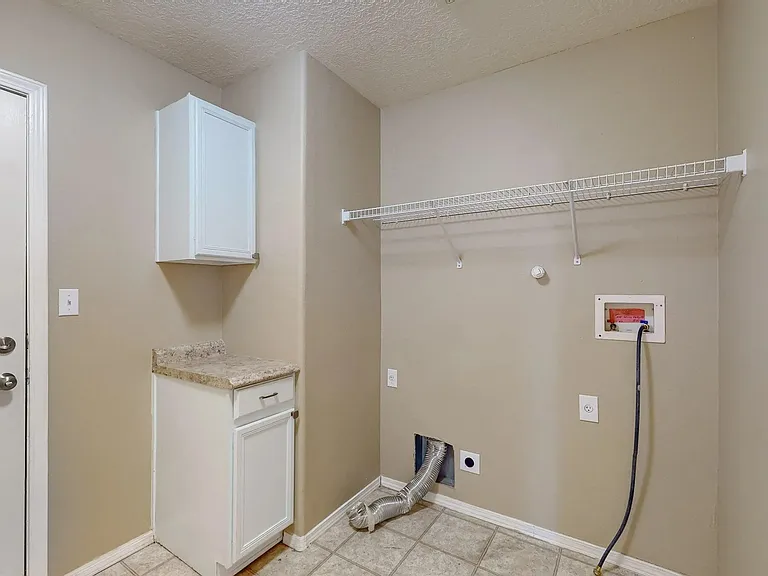 1041 Spring Valley Rd NE — Photo 8
