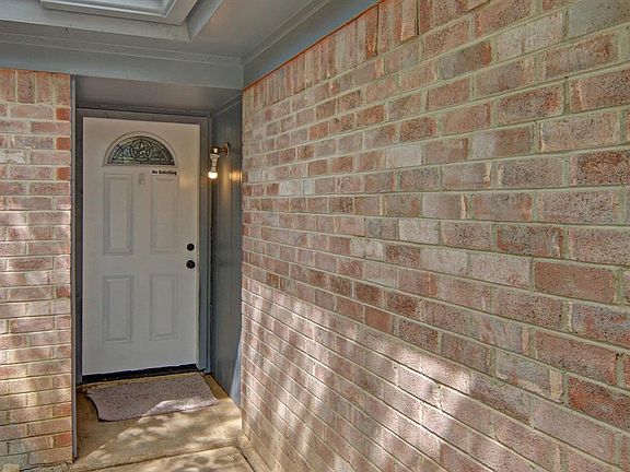 4th image of 7620 Parkwood Ln