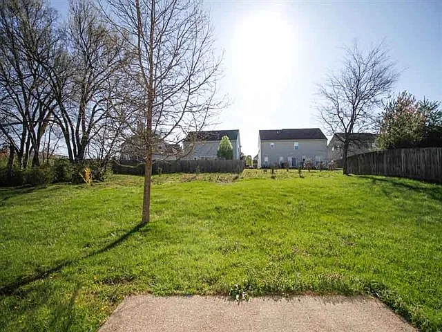 1704 Carlyon Ct — Photo 10