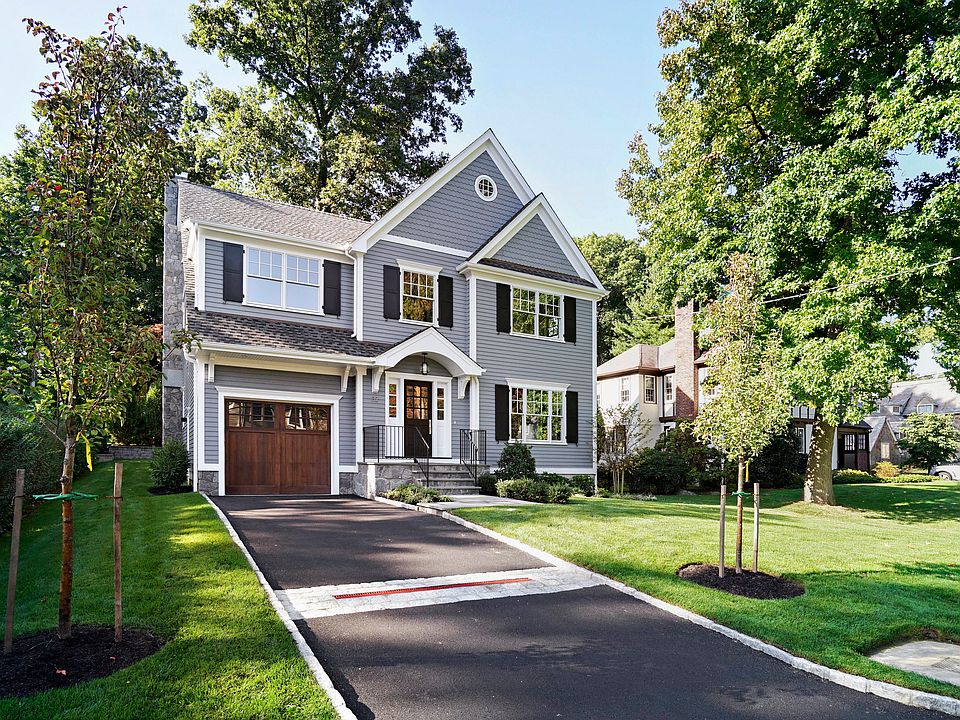 1st image of 32 Echo Ln