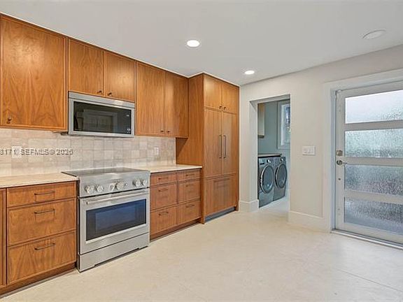 2nd image of 825 SE 2nd St #Townhouse 825